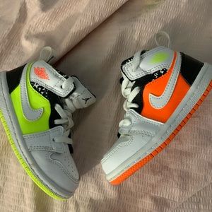 Air Jordan 1 Mid TD Hyper Crimson/Volt-White-Black 640735-870